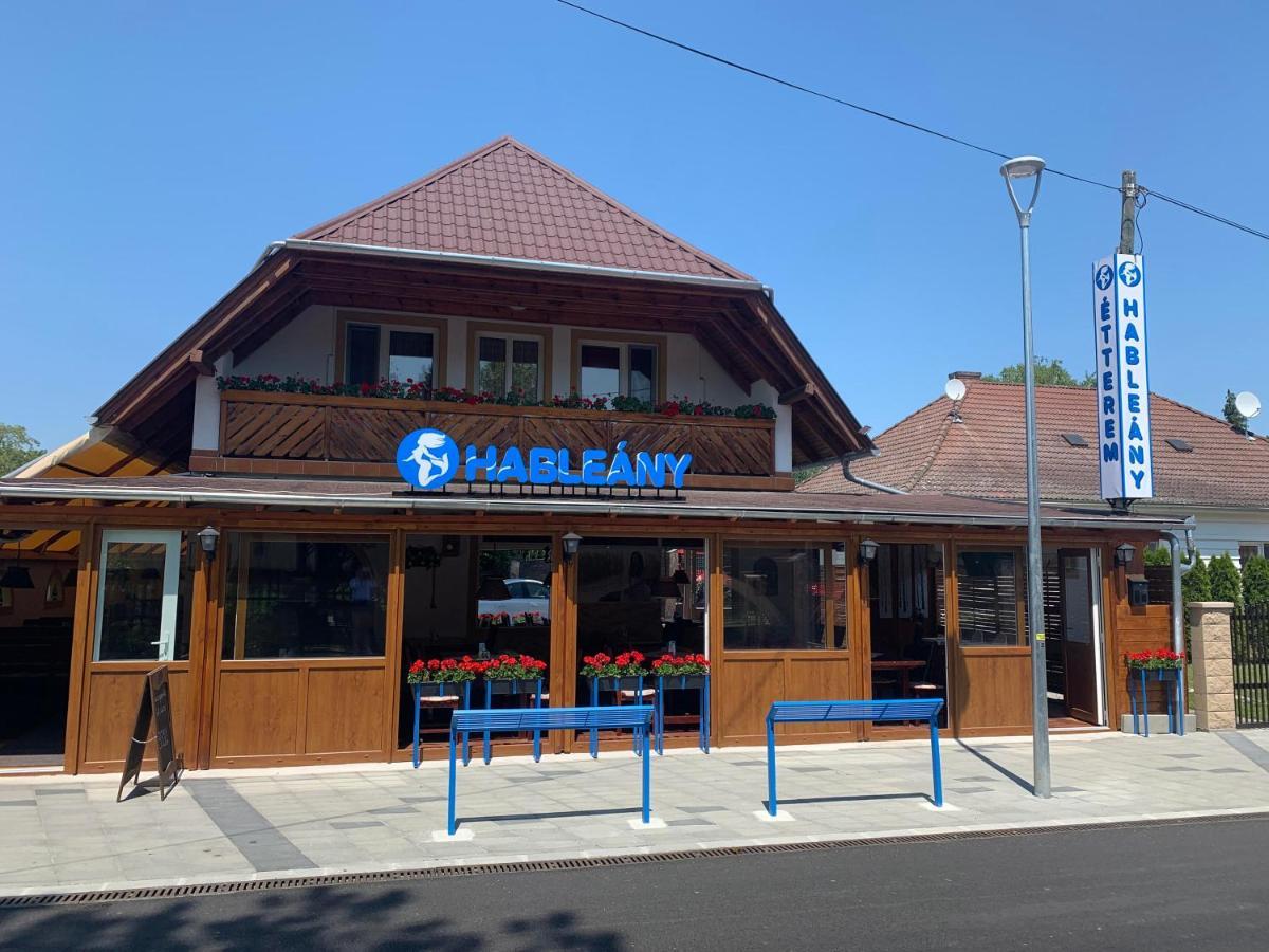 Hableany Etterem, Pizzeria Es Vendeghaz Bed and Breakfast Balatonmáriafürdő Buitenkant foto