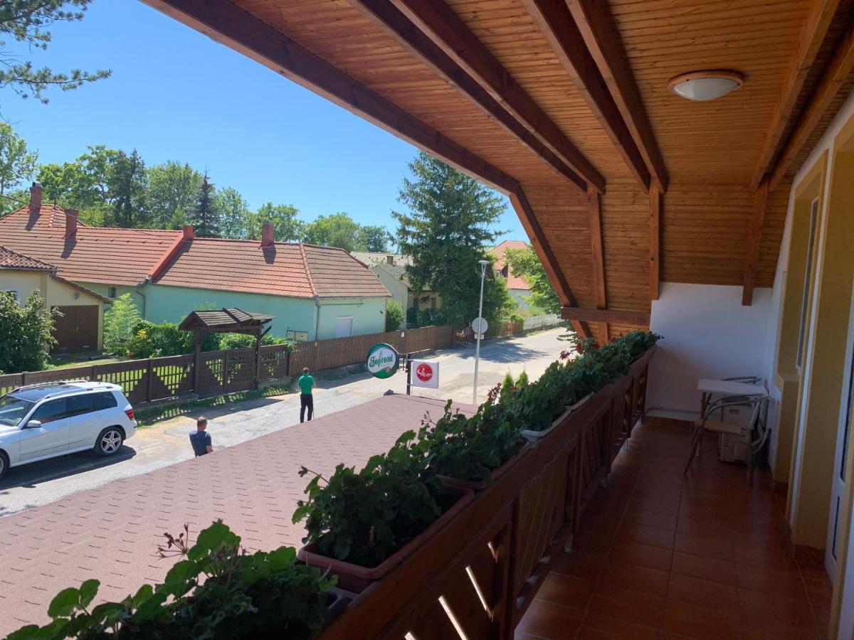 Hableany Etterem, Pizzeria Es Vendeghaz Bed and Breakfast Balatonmáriafürdő Buitenkant foto